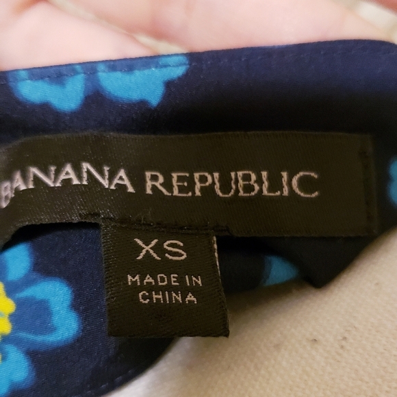 Banana Republic Vneck Ruffle Blouse - Picture 4 of 5